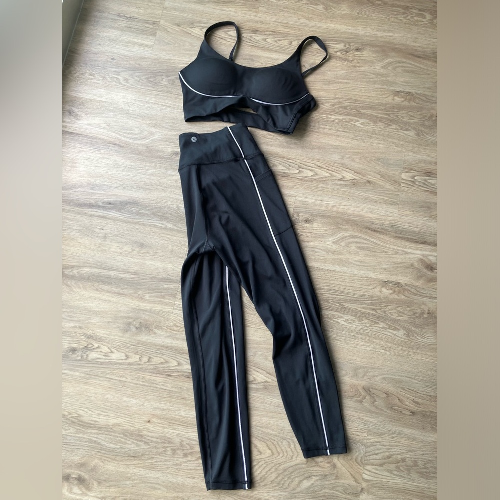Top fits 32D-34C. Bottom size M